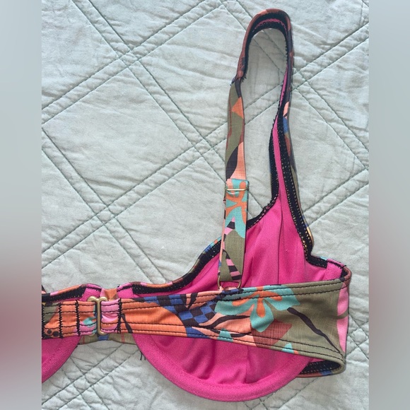 Billabong X It’s Now Cool bikini top (M/10) - Picture 10 of 11